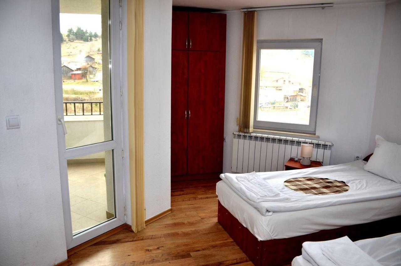 Family Hotel Daisy Borino Exteriör bild