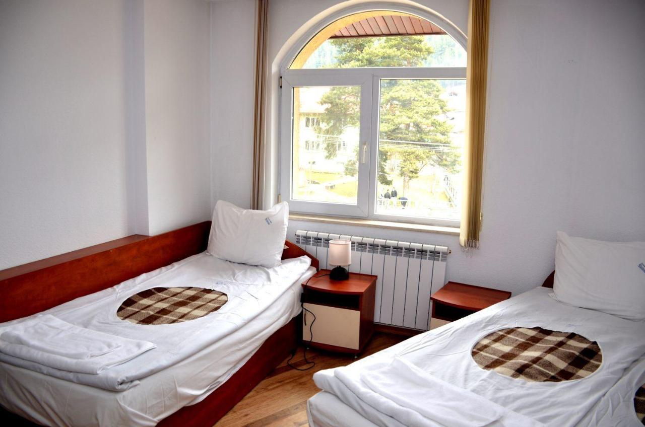 Family Hotel Daisy Borino Exteriör bild