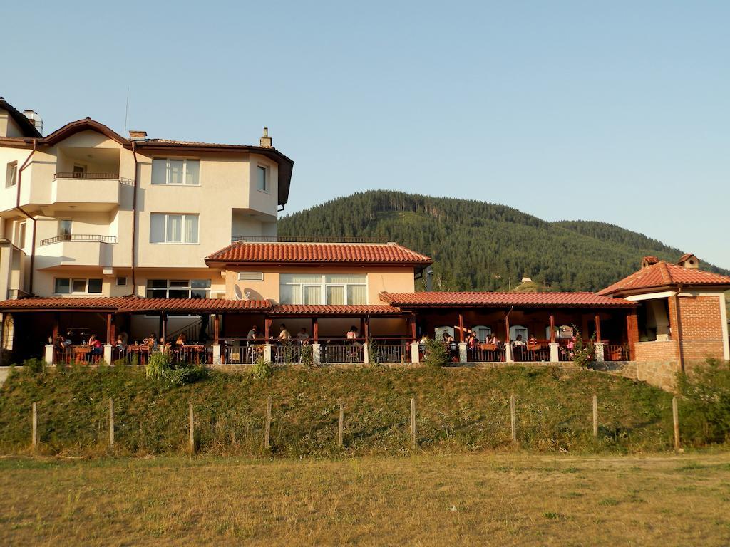 Family Hotel Daisy Borino Exteriör bild